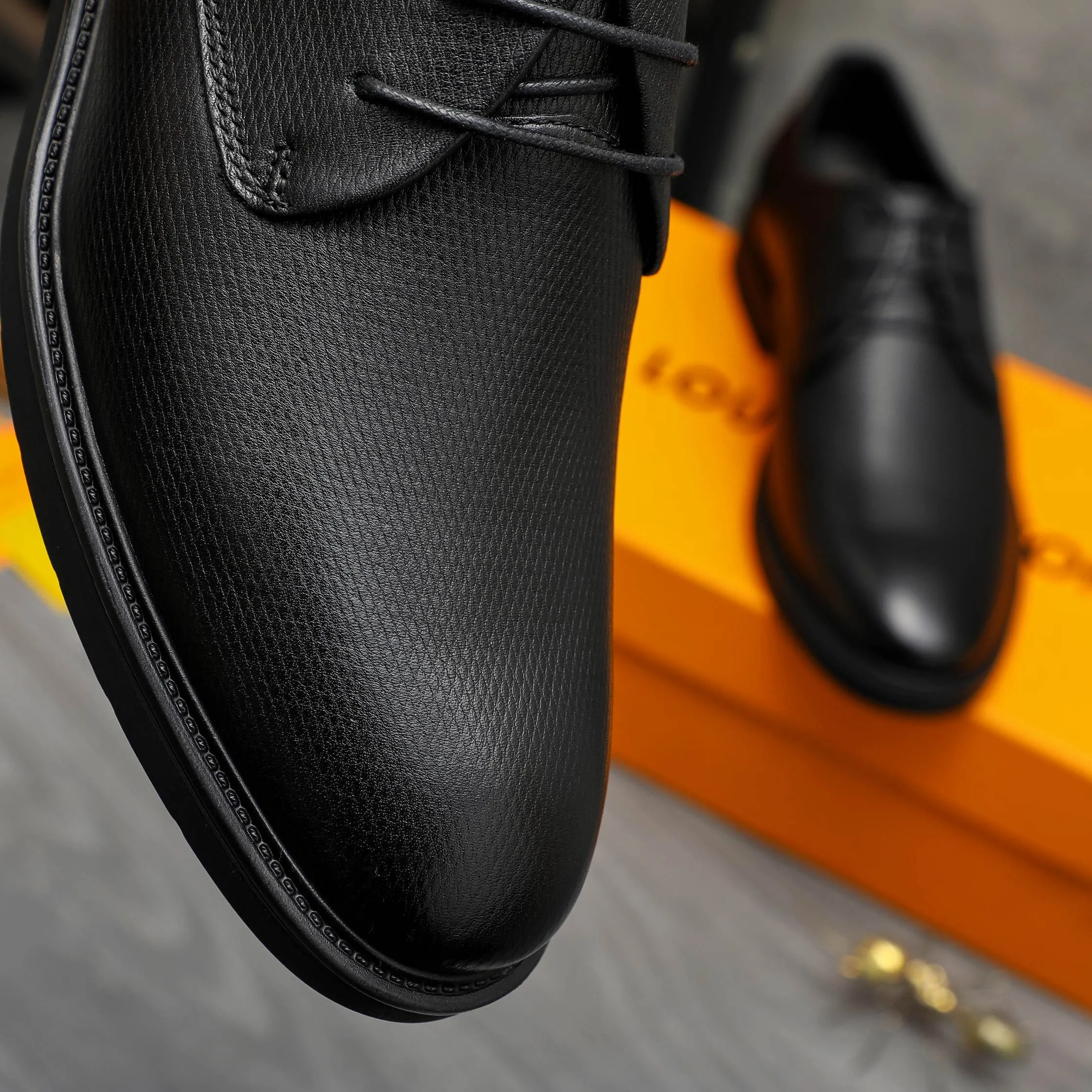 Men's shoes 💰p442 Product trademark: LV (Louis Vuitton) business lace-up leather shoes Regular size: 38-46 (45.46 custom-made, non-returnable) Product materials: Selected vertical grain cowhide upper, cowhide lining, rubber outsole
